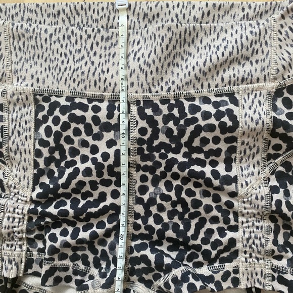Lululemon liberty shorts leopard print - Picture 6 of 11